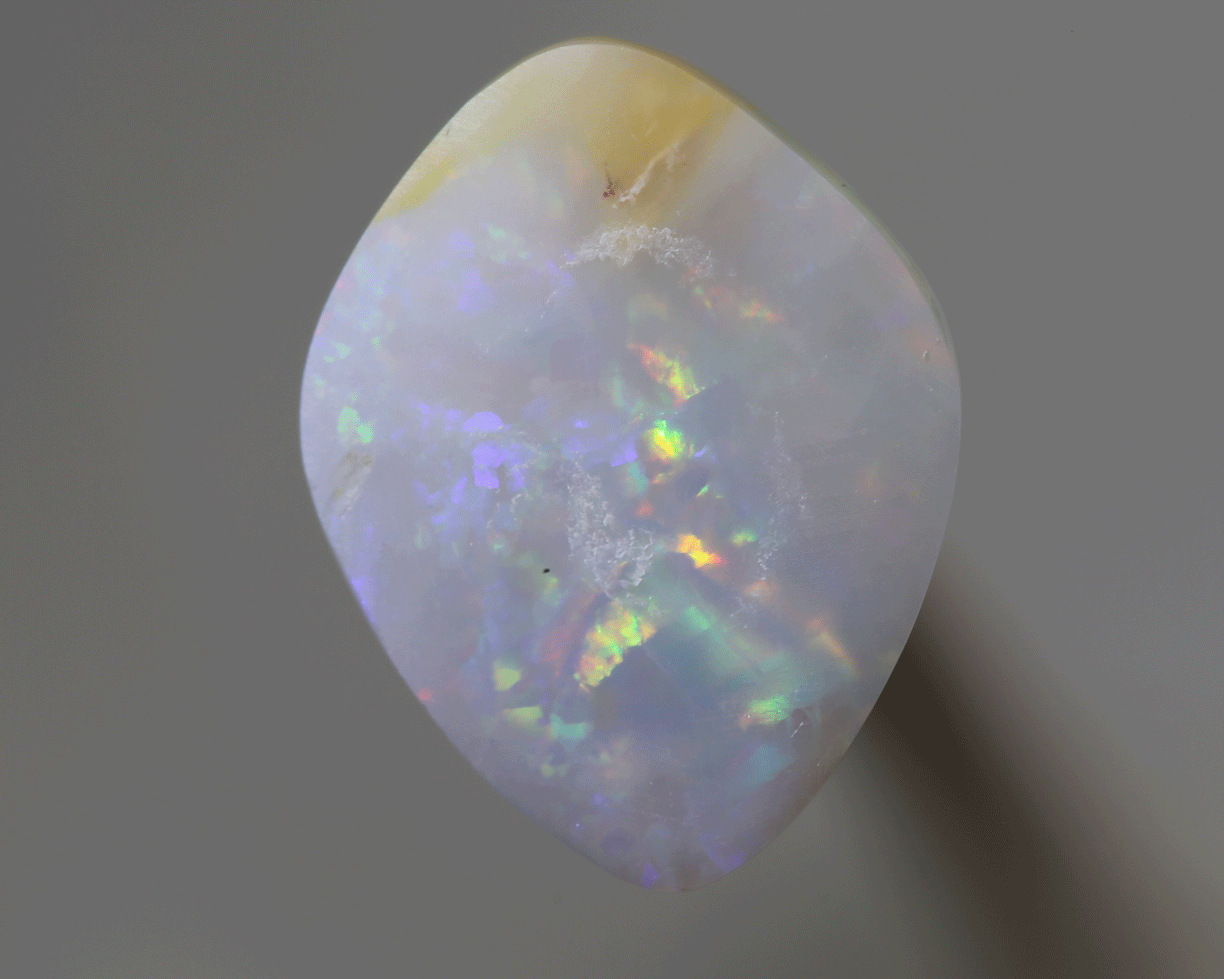 4.4 ct Light Opal