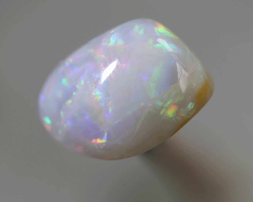 4.4 ct Light Opal