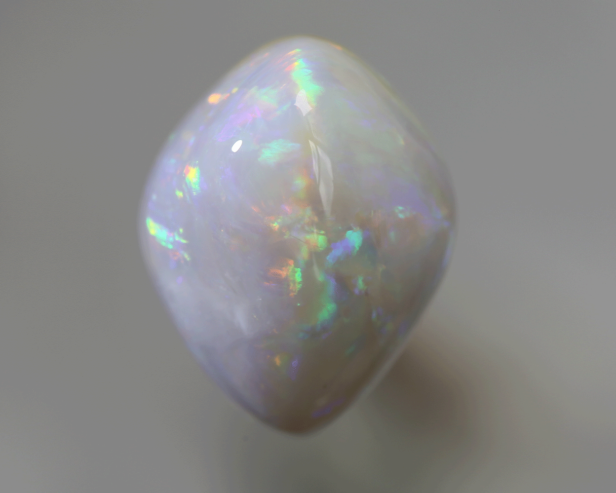 4.4 ct Light Opal