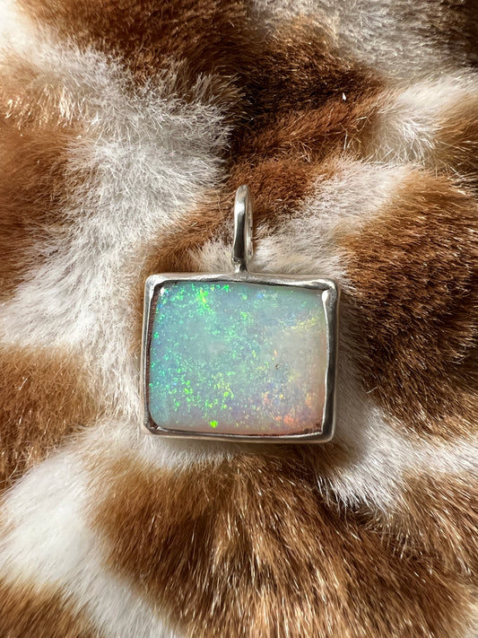 Hand crafted silver pendant - 3 carats light opal