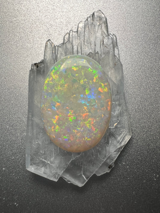 5.9 carats light crystal Opal